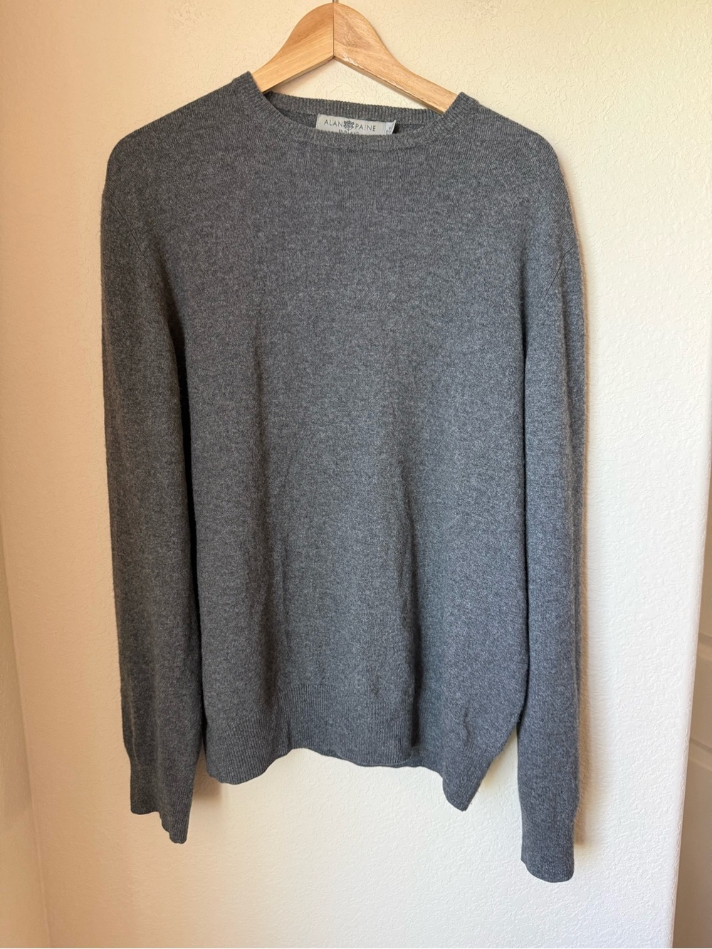 Alan Paine England 100% Cashmere Sweater Men’s L Gray Crewneck Quiet Luxury